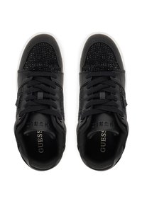 Sneaker nere con una base in pelle liscia, decorate con accenti di cristallo sulla punta e un pannello in tessuto testurizzato sui lati.