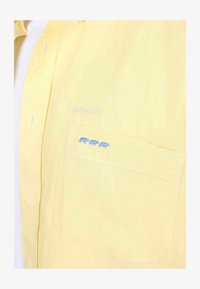 Non sélectionné, light yellow