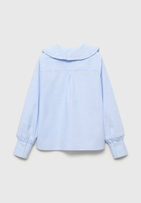 Vaaleansininen raidallinen paita pitkillä hihoilla, rypytetty kaulus, napilliset hihansuut ja takasaumassa oleva yoke. Sisältää laatikkomaista muotoilua ja pehmeää rakennetta.