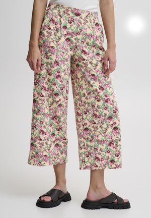 Bloemen brede-pantalon in crème met een roze, paarse en groene print. Gemaakt van lichtgewicht stof, met een losse pasvorm en een verkorte lengte.