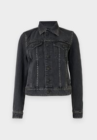 Μαύρο τζιν μπουφάν με μεταλλικές λεπτομέρειες στα ραφές, γιακά, μανσέτες και τσέπες, διαθέτει κουμπωτό κλείσιμο και δύο τσέπες με καπάκι στο στήθος.