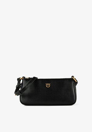 Zwarte rechthoekige leren crossbodytas met verstelbare band en klein gouden dubbele vogel-logo detail aan de voorzijde in het midden.