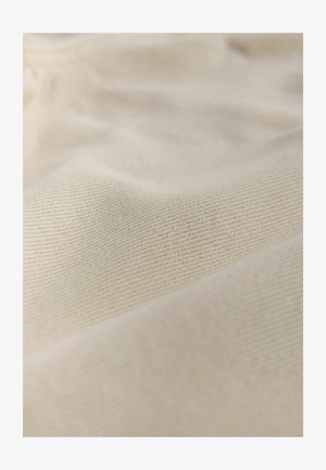 Beige stof med en struktureret vævning, der har diagonale linjer og en blød, glat finish. Subtil glans forbedrer materialets udseende.