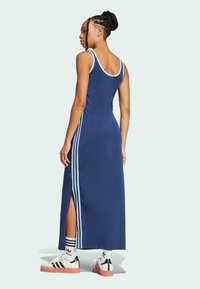 adidas Originals TANK - Vestito lungo - night indigo white