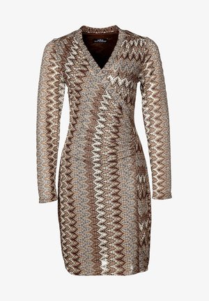 Bruine wikkeljurk met patroon en lange mouwen, met een zigzagdesign in lichte en donkere tinten. Gemaakt van een rekbare stof.