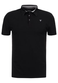 Camisa polo negra de manga corta con un forro interior del cuello en gris, dos botones en la parte delantera y un pequeño logo triangular de Guess en el pecho.
