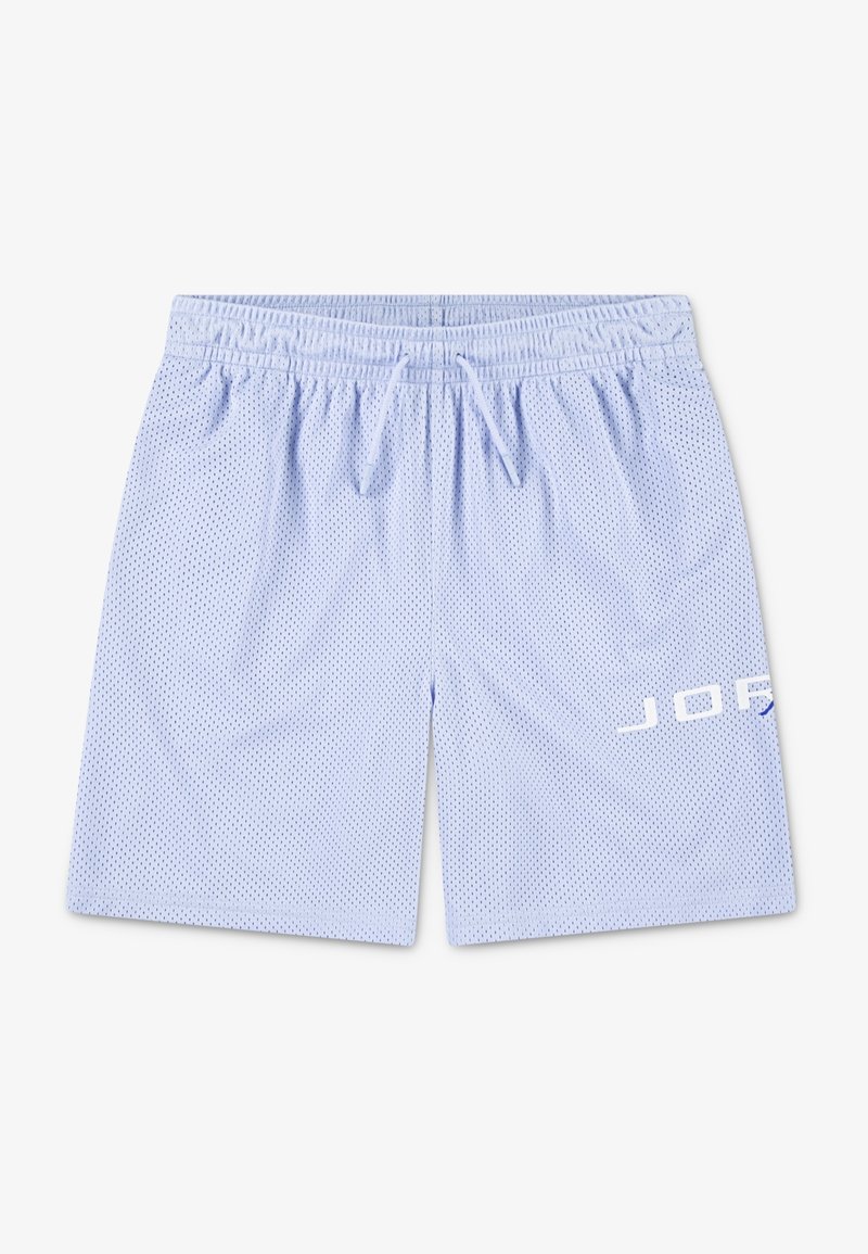Pantaloni corti in rete di colore blu chiaro con vita elastica e cordoncino, caratterizzati da un logo bianco sulla gamba destra. Tessuto testurizzato.