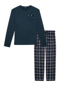 Parte superior de manga larga azul marino con un bolsillo a cuadros, combinada con pantalones de pijama a cuadros en azul marino, blanco y verde. Material de algodón suave.