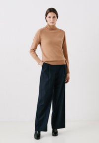 Caroll DYLAN B  - Neule - camel
