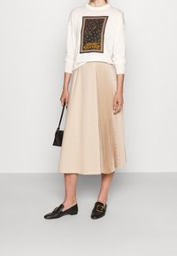 Marella Stickad tröja - white