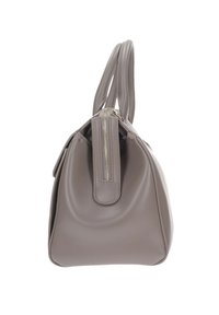 Borsa a mano in pelle grigia con finitura testurizzata, dotata di chiusura a zip superiore e manici doppi. Forma compatta con un design a corpo arrotondato.