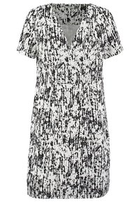 Robe à manches courtes avec un profond décolleté en V, confectionnée dans un tissu à motif abstrait noir et blanc, avec une taille cintrée, tombant jusqu'à la mi-cuisse.