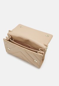 Patrizia Pepe BAG - Soma ar siksnu pāri ķermenim - camel/beige