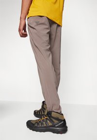 Columbia PFG UNCHARTED PANT - Szabadtéri nadrágok - iron