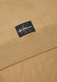 Calvin Klein Jeans MONO LOGO PATCH SCARF UNISEX - Écharpe - travertine