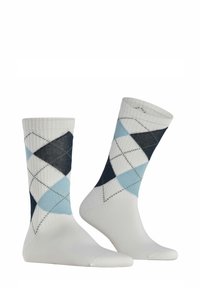 Calcetines con patrón argyle que presentan diamantes en azul, azul claro y azul oscuro sobre una base blanca. Fabricados con un tejido suave y con puños acanalados.