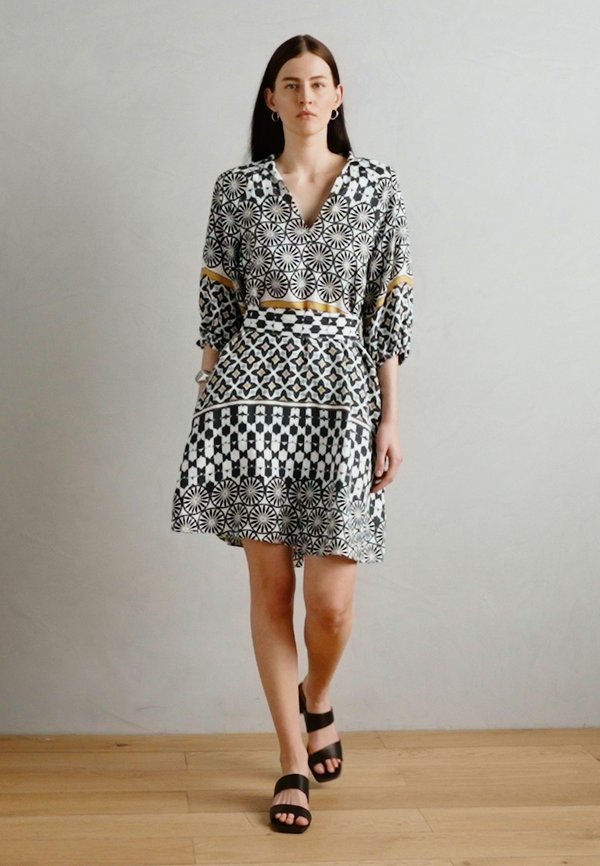 STYLE RAGLAN SLEEVES BELTED AT WAIST PRINTED - Day dress4