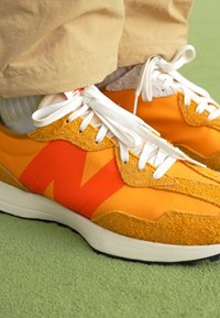 New Balance U327 UNISEX - Sneaker low - butterscotch