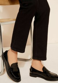 Friends Like These REGULAR FIT - COMFORT FLAT LOAFERS - Jalga libistatavad jalanõud - black