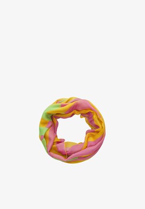 Écharpe circulaire légère avec des rayures roses, jaunes et vertes, disposée en spirale lâche sur fond blanc.