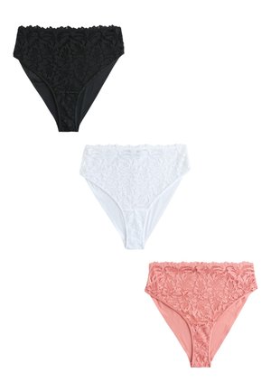 Trzy damskie majtki z koronki z wysokim stanem w czarnym, białym i różowym kolorze, ułożone pionowo na białym tle.