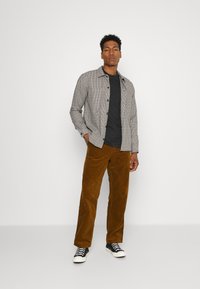 Nike Sportswear TEE - T-paita - black heather