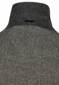 Grau meliertes Wollmischgewebe Shirtkragen mit strukturiertem Design, versehen mit einem schwarzen Etikett mit "Hector" auf der Rückseite.