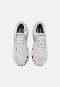 New Balance FRESH FOAM X 1080 V14 - Katujuoksukengät - grey