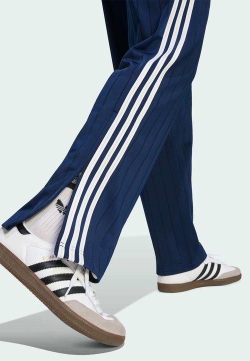 adidas Pantalón De Chándal Firebird En Tejido Drop Needle — photo 4