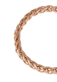 Náhrdelník z růžového zlata s propletenými články, hladkým, lesklým povrchem a zaobleným, flexibilním tvarem.