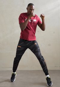 Venum UFC FIGHT WEEK JOGGERS - Dresside alumine osa - urban camo