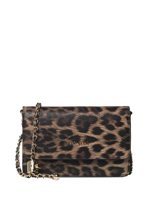 Petit sac pochette rectangulaire avec imprimé léopard marron et noir et une bandoulière chaîne dorée.