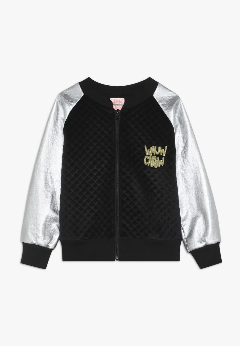 Veste matelassée noire à fermeture éclair avec des manches argentées brillantes et le texte doré "Wauw Crew" sur la poitrine gauche, dotée de poignets et d'un col en rib vert noir.
