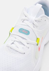 Nike Performance Sportovní boty - white