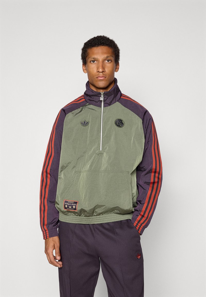 adidas Originals FC BAYERN ICON HALF ZIP - Klubiriided - base green/aurora black