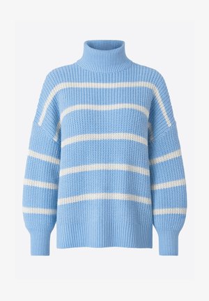 Jasnoniebieski sweter dziany z białymi poziomymi paskami, z wysokim kołnierzem, luźnym krojem, ściągaczami na rękawach i dolnym brzegu. Teksturowany wzór materiału.