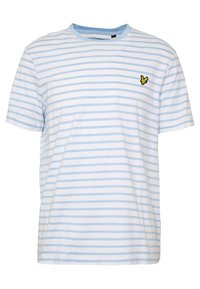 Camiseta blanca de manga corta con rayas horizontales de color azul claro y un pequeño logo de un pájaro amarillo en el lado izquierdo del pecho.