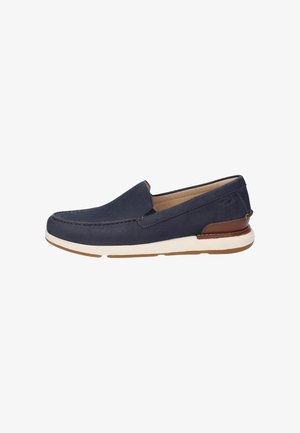 Scarpa slip-on blu con tomaia in pelle liscia, dettagli in pelle beige, suola bianca a contrasto e design della punta arrotondata.