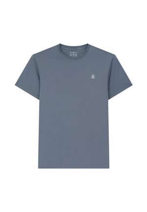 Maglietta a maniche corte con collo rotondo, colore grigio-blu, con piccolo logo bianco ricamato sul petto a sinistra.