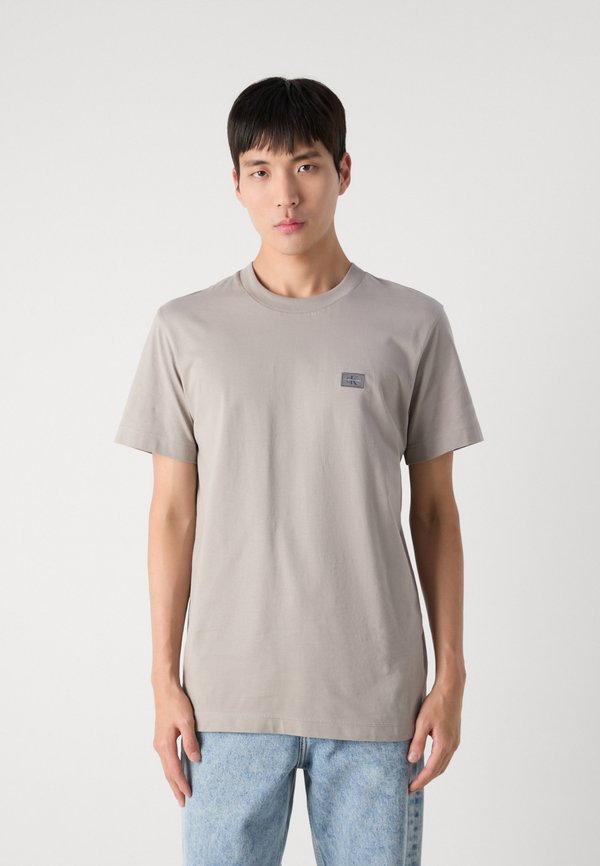 WOVEN LABEL REGULAR TEE - Basic T-shirt - rock ridge3