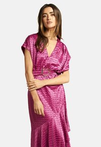 Alma en Pena Vestido largo - fucsia