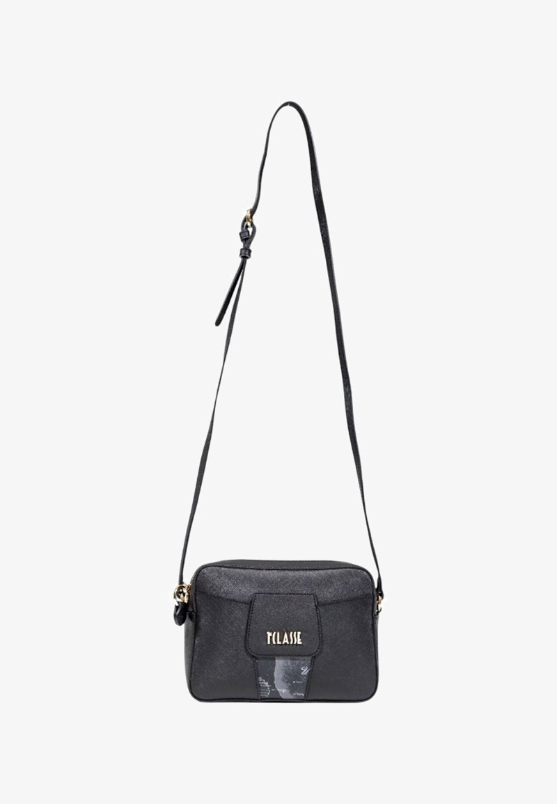 Borsa a tracolla nera in pelle con cinturino regolabile e logo dorato "TCLASSE" sulla patta anteriore, design minimalista.
