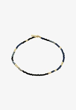 Náramok z korálok s rôznymi modrými, sivými a čiernymi korálkami, prekladaný zlatými akcentmi, ktorý zobrazuje kruhový dizajn a hladkú textúru.