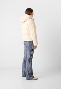 Lacoste BF3262_XFJ - Piumino - lapland