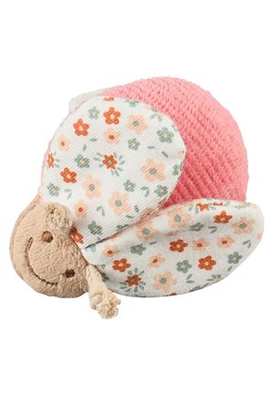 Weiches Stoff-Marienkäfer-Spielzeug mit einem rosa strukturierten Körper und weißen Flügeln, die mit kleinen orangefarbenen und grünen Blumen gemustert sind, lächelndes Gesicht.