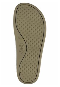 Suela de zapato en caucho color tostado con puntos texturizados para mayor agarre; presenta una punta redondeada con un ligero borde elevado y un logotipo de la marca en relieve. Talla 37 marcada.