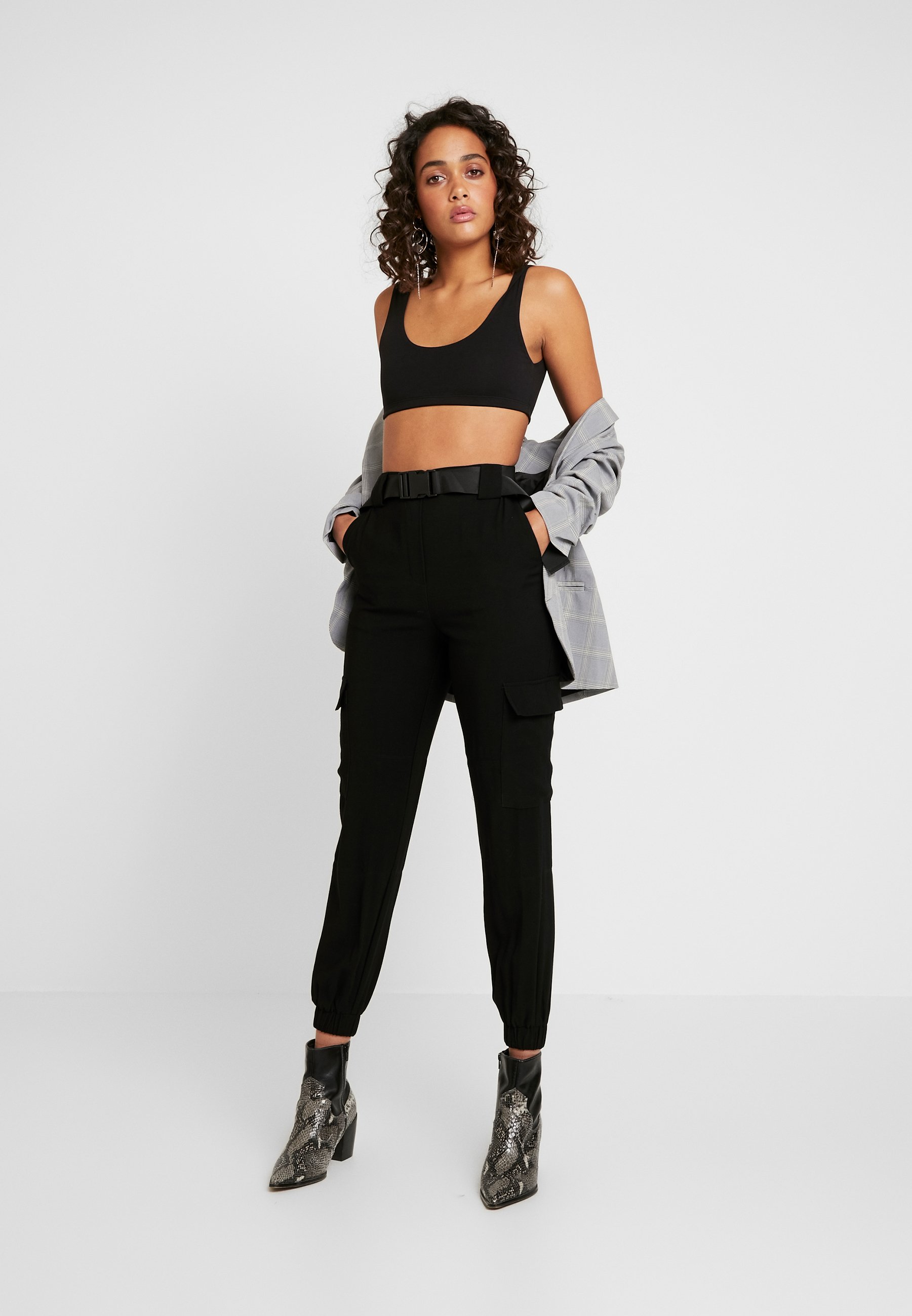 Femme OBJMESA CARGO PANT - Pantalon classique Femme OBJMESA CARGO PANT - Pantalon classique