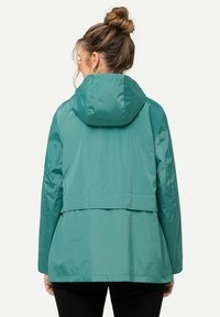Teal waterdichte jas met capuchon, met een relaxte pasvorm en een voorflapdetail. Gladde textuur, lichtgewicht stof en lange mouwen.