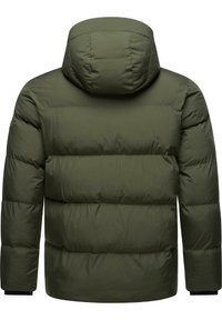 Chaqueta acolchada verde oliva con capucha, que presenta un diseño acolchado y puños elásticos. Suave textura y ajuste relajado que realzan la calidez.