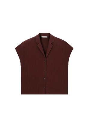 Chemise bordeaux foncé à manches courtes, boutonnée, avec un col cranté et une coupe ample et carrée.